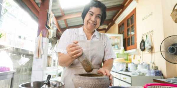 How To Make Thai Curry Paste At Home (With Easy Curry Recipes)